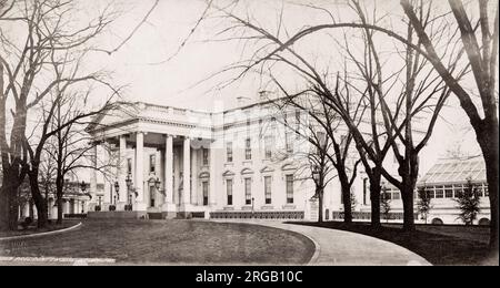 Fotografia d'annata del XIX secolo: White House, Pennsylvania Avenue, Washington DC, USA c.. 1870, immagine dello studio Frith. Foto Stock