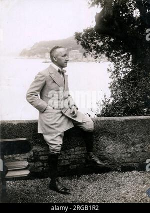 Fotografia d'epoca dell'inizio del XX secolo - Siegfried Helferich Richard Wagner (6 giugno 1869 - 4 agosto 1930) è stato un compositore e direttore d'orchestra tedesco, figlio di Richard Wagner. È stato compositore d'opera e direttore artistico del Festival di Bayreuth dal 1908 al 1930, fotografato vicino Genova, Italia., c.1920 Foto Stock