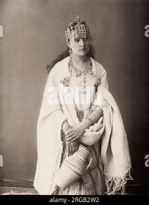 Fotografia d'epoca del XIX secolo: Scritta "donna dell'harem" dallo studio Garrigues, Tunisi Tunisia. Foto Stock