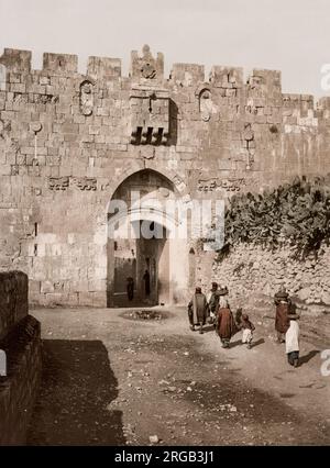 Fotografia d'epoca del XIX secolo: Porta di Santo Stefano, porta del Leone, Gerusalemme, Palestina, Israele moderno. Foto Stock