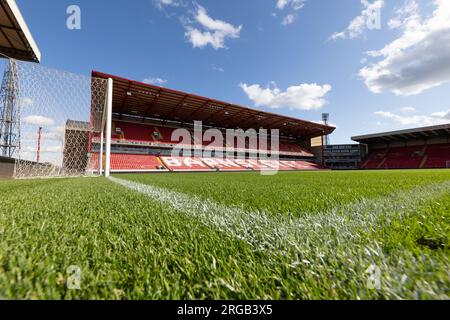 A General view of Oakwell in vista della partita di Carabao Cup Barnsley vs Tranmere Rovers a Oakwell, Barnsley, Regno Unito, 8 agosto 2023 (foto di Mark Cosgrove/News Images) Foto Stock