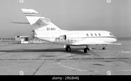 Dassault Falcon 20D EC-BXV (msn 222 [471?}), del governo spagnolo, presso l'aeroporto Heathrow di Londra. Successivamente operata dall'Aeronautica Spagnola (Ejercito del Aire), come T.112 e TM.11-2. Foto Stock