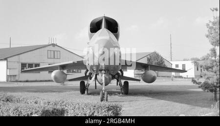 Nord America F-107A-NA 55-5119 (msn 212-2) originariamente ordinato come F-100B ma costruito come F-107A, volò per la prima volta il 28 novembre 1956. Circa il 1956 dicembre: Presa in forza dalle forze aeree degli Stati Uniti come JF-107A e assegnata ad AFFTC, Edwards AFB, CA., per prove con armi convenzionali e nucleari. Esposto nella Research & Development Gallery presso il National Museum of the United States Air Force, Wright-Patterson AFB. Foto Stock