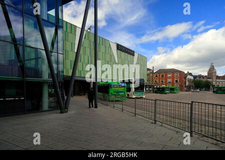 Stazione centrale degli autobus di Newport, Friar's Walk, centro di Newport, Galles del Sud, Regno Unito, scene del Galles del Sud. Preso nell'agosto 2023. Foto Stock