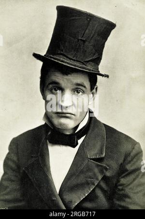 R G Knowles, cantante e comico canadese-americano, in uno schizzo di sala musicale Foto Stock