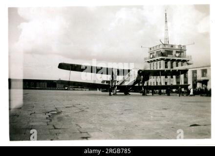 Aeromobile della Imperial Airways "City of Manchester" all'aeroporto di Croydon, prima della partenza per Parigi Foto Stock