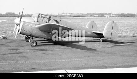 Miglia M. 65 Gemini 3C G-ALZG (msn 141), presso l'aeroporto di Dublino nel marzo 1973. Foto Stock