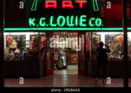 Los Angeles, California, USA. 5 settembre 2015. Inaugurato nel 1938, K.G. Louie Co. È uno dei negozi originali di Chinatown Central Plaza nel centro di Los Angeles. (Immagine di credito: © Ian L. Sitren/ZUMA Press Wire) SOLO USO EDITORIALE! Non per USO commerciale! Foto Stock