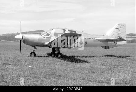 Beagle B.121 Pup Series 2 / 150 G-AXID (msn B121-086), in via di completamento presso l'aeroporto di Shoreham, prima della consegna al Shoreham Aero Club, circa il 1969 agosto. Foto Stock