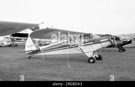 Piper PA-18-100 Super Cub ZK-BTM (msn 18-5972). Foto Stock