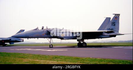 United States Air Force - McDonnell Douglas F-15C-29-MC Eagle 80-0046 (msn 0717-C195, codice base 'IS'), del 57th Fighter Interceptor Squadron 'Black Knights', al RAF Waddington il 28 aprile 1990. 57 FIS ha sede presso la base aerea navale Keflavik - KeflavÃ­k International Airport, Islanda. Foto Stock