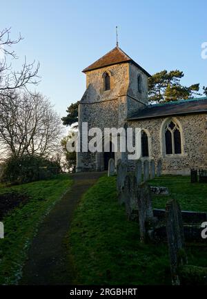 Chiesa di Santa Maria Vergine a Clothall nel pomeriggio d'inverno Foto Stock