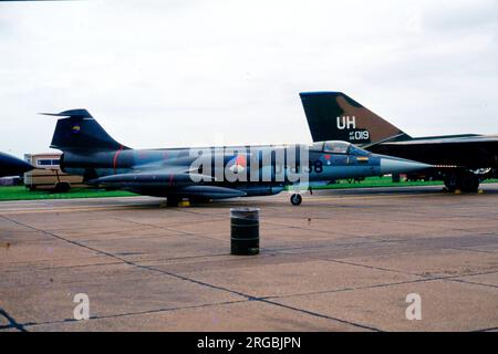 Koninklijke Luchtmacht - Lockheed F-104G Starfighter D-8138 (msn 683-8138), di 306 Squadron al RAF Mildenhall il 1 settembre 1980. (Koninklijke Luchtmacht - Royal Netherlands Air Force). Foto Stock