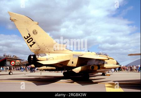 Aeronautica militare italiano - Panavia Tornado IDS MM7080 (msn iS079, call-sign '80'), di 36 Stormo, al RAF Fairford per il Royal International Air Tattoo il 22 luglio 1991. (Aeronautica militare italiano - aeronautica militare italiana). Foto Stock