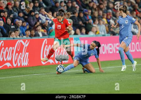 Adelaide/Tarntanya, Australia, 8 agosto 2023, Coppa del mondo femminile FIFA, Sakina OUZRAOUI del Marocco è affrontata Sakina KARCHAOUI della Francia credito: Mark Willoughby/Alamy Live News Foto Stock