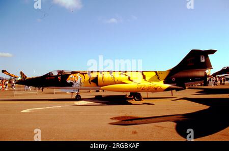 Aeronautica militare english - Lockheed F-104S ASA-M Starfighter MM6764 / 53-04 (msn 683-6764), di 53 Stormo, 21 Gruppo, al RAF Fairford per il Royal International Air Tattoo il 20 luglio 1991. (Aeronautica militare english - aeronautica militare italiana) Foto Stock