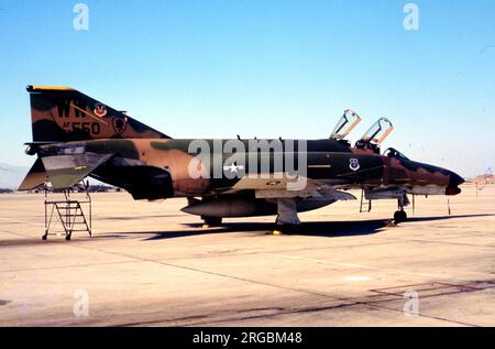 United States Air Force (USAF) - McDonnell Douglas F-4G Phantom II 69-7550 (msn 3994), del 52nd TFW, al RAF Greenham Common per l'International Air Tattoo il 23 luglio 1983. Foto Stock