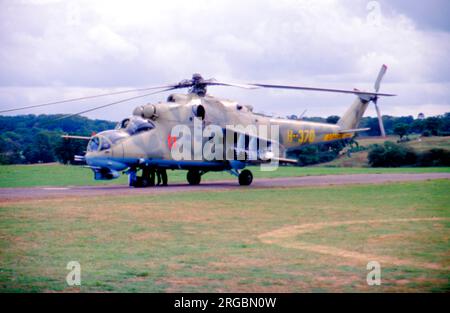 Forze aeree russe - MIL mi-24 11 Rosso Foto Stock