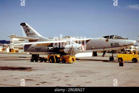 United States Navy (USN) - Douglas KA-3B Skywarrior 147666 (MSN 12430, codice base 'AN', indicativo di chiamata '635'), di VAK-308. Foto Stock