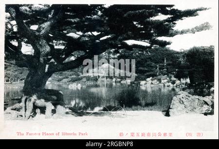 Ritsurin Garden a Takamatsu, Giappone. Completata nel 1745 come giardino privato e villa per i feudatari locali, e aperta al pubblico nel 1875. Una delle principali attrazioni turistiche della Prefettura di Kagawa. Foto Stock