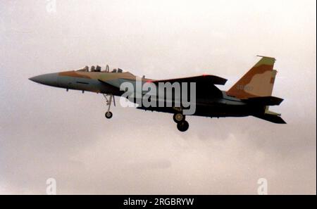 Forza di difesa israeliana / Aeronautica - McDonnell Douglas F-15I-57-MC Ra'am (Thunder) 94-0307 / 263 (msn 1325/I022), in avvicinamento a RAF Lakenheath, nel marzo 1999, durante il suo volo di consegna per Israele. Foto Stock
