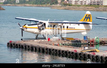 De Havilland Canada DHC-3T turbina Vazar Otter C-GVNL / 304 (msn 105), di Harbour Air, ormeggiata a Victoria Harbour, British Columbia Foto Stock