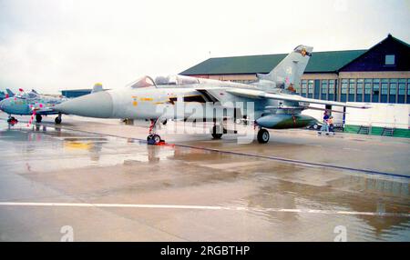 Royal Air Force - Panavia Tornado F.3 ZE167 / 'HX' (msn AS019/545), di No.111 Squadron, alla RNAS Yeovilton il 12 luglio 1996. Foto Stock