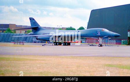 United States Air Force - Rockwell B-1B Lancer 85-0082 (MSN 42, codice base 'DY'), al RAF Mildenhall. Foto Stock