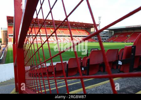 Oakwell Stadium, Barnsley, Inghilterra - 8 agosto 2023 Vista generale del terreno - prima della partita Barnsley contro Tranmere Rovers, EFL Cup, 2023/24, Oakwell Stadium, Barnsley, Inghilterra - 8 agosto 2023 crediti: Arthur Haigh/WhiteRosePhotos/Alamy Live News Foto Stock