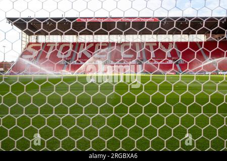 8 agosto 2023; Bet365 Stadium, Stoke, Staffordshire, Inghilterra; EFL Carabao Cup Football, Stoke City contro West Bromwich Albion; gli sprinkler sono al Bet365 Stadium Foto Stock