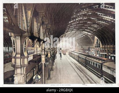 Stazione ferroviaria di Paddington. Interno del terminale con vista generale delle piattaforme. Foto Stock