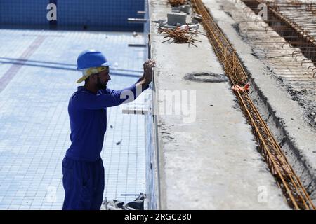 Ilheus, bahia, brasile - 9 maggio 2023: Costruzione di una scuola pubblica a tempo pieno nella città di ilheus nel sud di Bahia. Foto Stock