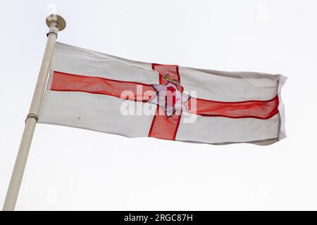 Bandiera dell'Irlanda del Nord (Ulster Banner, in irlandese Meirge Uladh) a Clevedon, Inghilterra Foto Stock