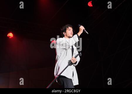 Pescara, Italia. 7 agosto 2023. Il cantante italiano Alberto cotta Ramusino, alias Tananai, si esibisce in concerto con il suo "Live 2023 - Festival" durante lo Zoo Music Fest di Pescara. (Foto di Elena Vizzoca/SOPA Images/Sipa USA) credito: SIPA USA/Alamy Live News Foto Stock