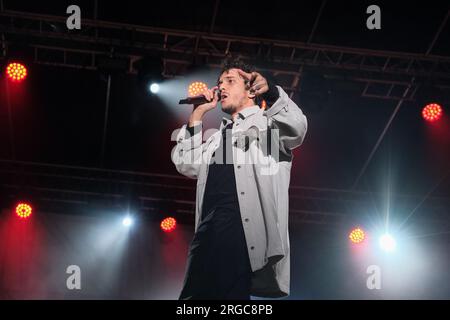 Pescara, Italia. 7 agosto 2023. Il cantante italiano Alberto cotta Ramusino, alias Tananai, si esibisce in concerto con il suo "Live 2023 - Festival" durante lo Zoo Music Fest di Pescara. (Foto di Elena Vizzoca/SOPA Images/Sipa USA) credito: SIPA USA/Alamy Live News Foto Stock