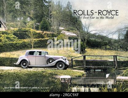 Pubblicità per le vetture Rolls Royce "la migliore vettura al mondo". Fotografia di una Rolls Royce guidata da un autista in una graziosa scena rurale. Foto Stock