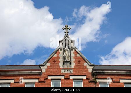 Dettaglio architettonico del complesso dell'ospedale Mater Infirmorum sulla Crumlin Road Foto Stock