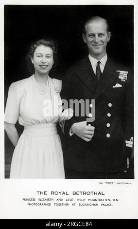 La loro foto ufficiale di fidanzamento della principessa Elisabetta (poi regina Elisabetta II) (1926-) e di Philip Mountbatten (poi duca di Edimburgo) (1921-) il 9 luglio 1947, scattata a Buckingham Palace. Foto Stock