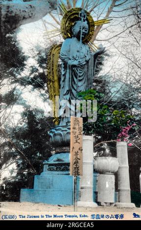 Statua della divinità guardiano dei bambini a Tori Tenjo-ji (Mayazan Tenjo-ji) - un tempio buddista Shingon nella parte orientale di Kobe, prefettura di Hyogo, Giappone. Foto Stock