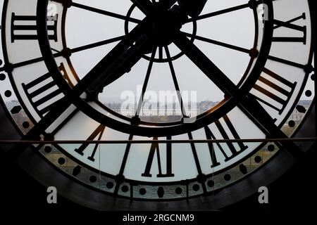13 NOVEMBRE 2016 - PARIGI: Famoso orologio nel Museo d'Orsay, Parigi, Francia Foto Stock
