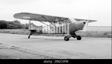 Piper PA-18-135 Super Cub G-BIYR (msn 18-3841, ex L-21B R-151) Foto Stock