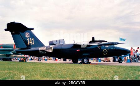 Flygvapnet - Saab 105 SK.60A 60141 (msn 141), di F17, al RAF Cottesmore per il Royal International Air Tattoo il 28 luglio 2001. (Flygvapnet - forze aeree svedesi) Foto Stock