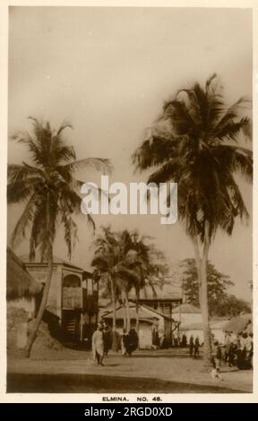 Ghana, Africa occidentale - Elmina, un porto di pesca sulla costa meridionale del Ghana, in Africa occidentale. È nota per le sue spiagge e per il suo ruolo nel commercio transatlantico di schiavi. Foto Stock