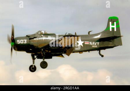 Douglas ad-4NA Skyraider G-RADR / 126922 (msn 7722), a North Weald. Foto Stock