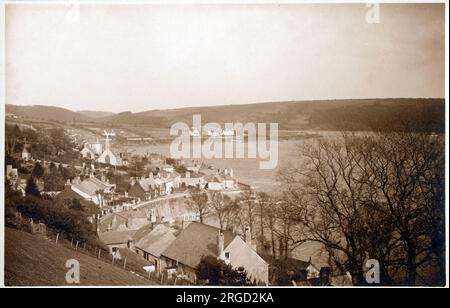 St Mawes (Lannvowsedh) - un villaggio all'estremità della penisola di Roseland, nella parte orientale del porto di Falmouth, sulla costa meridionale della Cornovaglia. Il villaggio, in precedenza due frazioni separate, si trova sulla riva orientale delle Carrick Roads, un grande corso d'acqua. Foto Stock