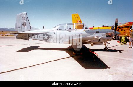 Marina degli Stati Uniti - Beechcraft T-34C Mentor 160492 (MSN GL-49, codice base 'NJ'), di VFA-125. Foto Stock