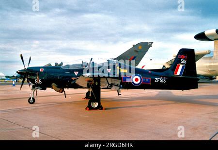 Royal Air Force - Short Tucano T.1 ZF515 (msn S159/T130), di 1 Flying Training Squadron, presso la RAF Fairford per il Royal International Air Tattoo il 19 luglio 2004. Foto Stock