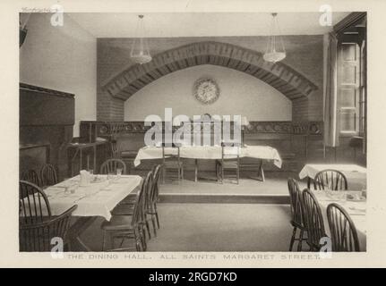 All Saints, Margaret Street, Londra - The Dining Hall. Una chiesa anglo-cattolica di grado i progettata dall'architetto William Butterfield e costruita tra il 1850 e il 1859 Foto Stock