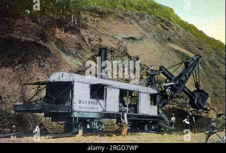 "Bucyrus" una pala a vapore da 95 tonnellate (costruita intorno al 1900) al lavoro nel Canale di Panama. Uno di questi escavatori era che la balla portava via oltre 8000 tonnellate di materiale al giorno. Foto Stock