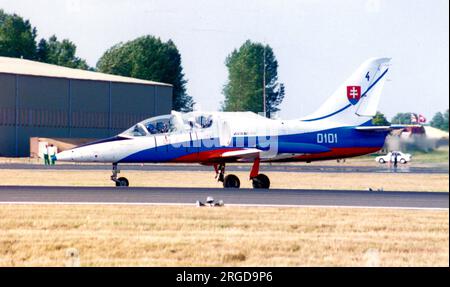 Aeronautica slovacca - Aero L-39C Albatros 0101 / numero 4 (msn 240101), della squadra di esposizione White Albatros, alla RAF Fairford il 22 luglio 1995 per il Royal International Air Tattoo. Foto Stock